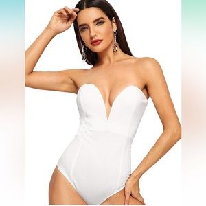 WDIRARAS Backless white Bodysuit